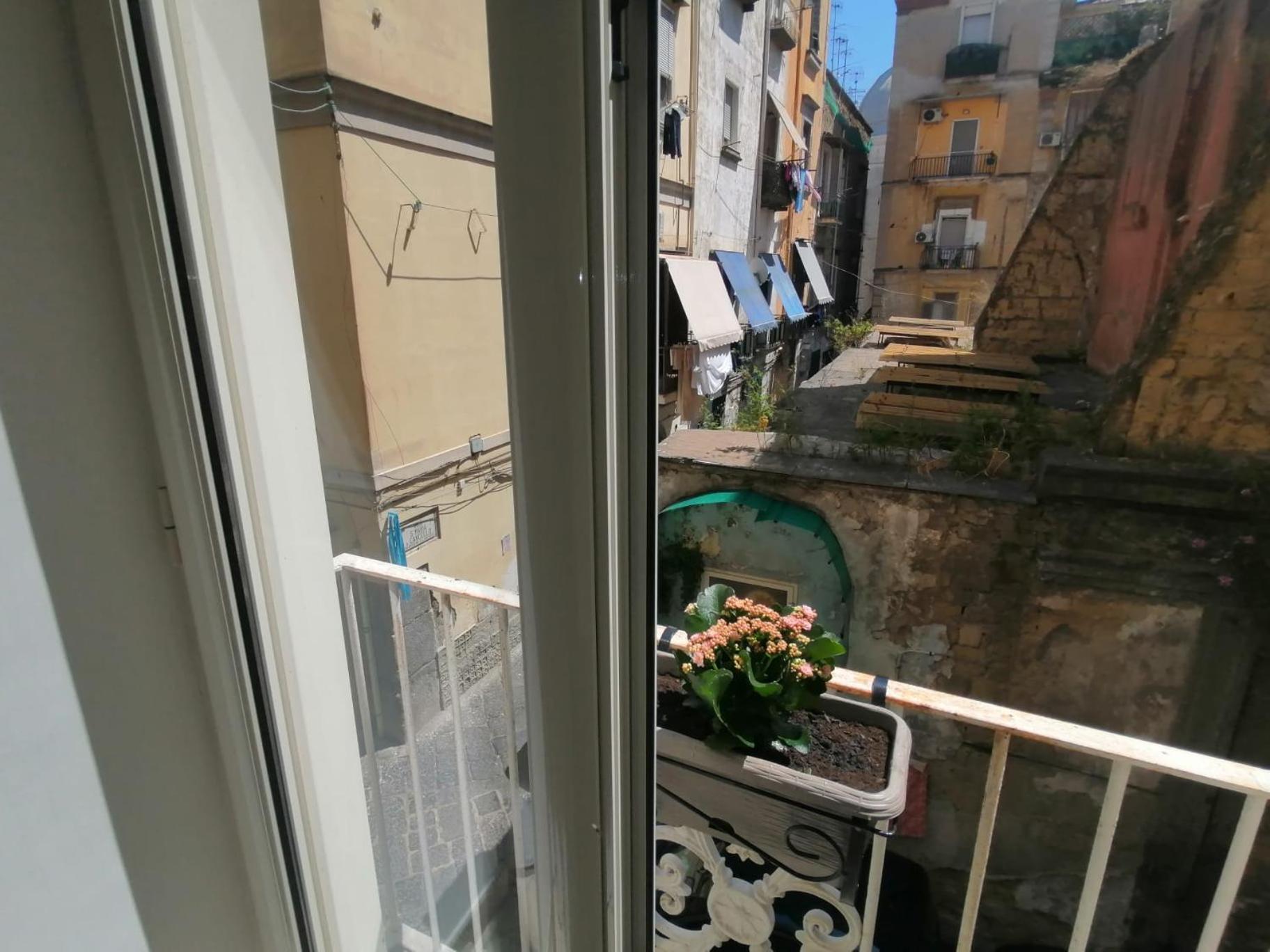 Il Vicoletto Sul Castello Apartment Napoli Bagian luar foto
